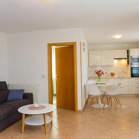Lorena Appartement *
