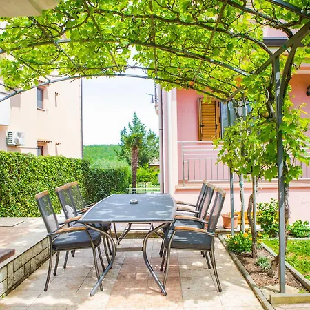 Lorena Apartmán *
