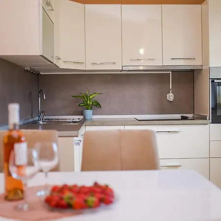 Lorena Appartement *